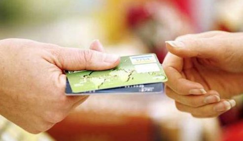 婆婆经常使用老公的信用卡：如何解决这个问题？